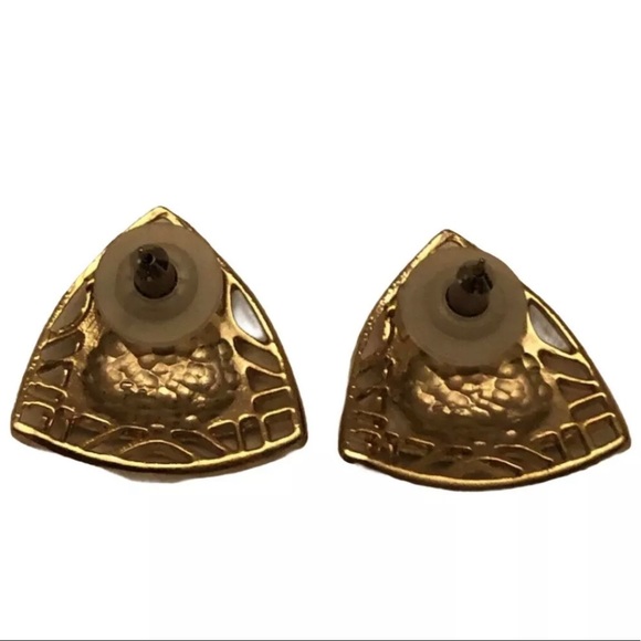 Vintage- Estate Gold Tone Green Swirl Enamel Triangle Pierced Earrings - Picture 5 of 9